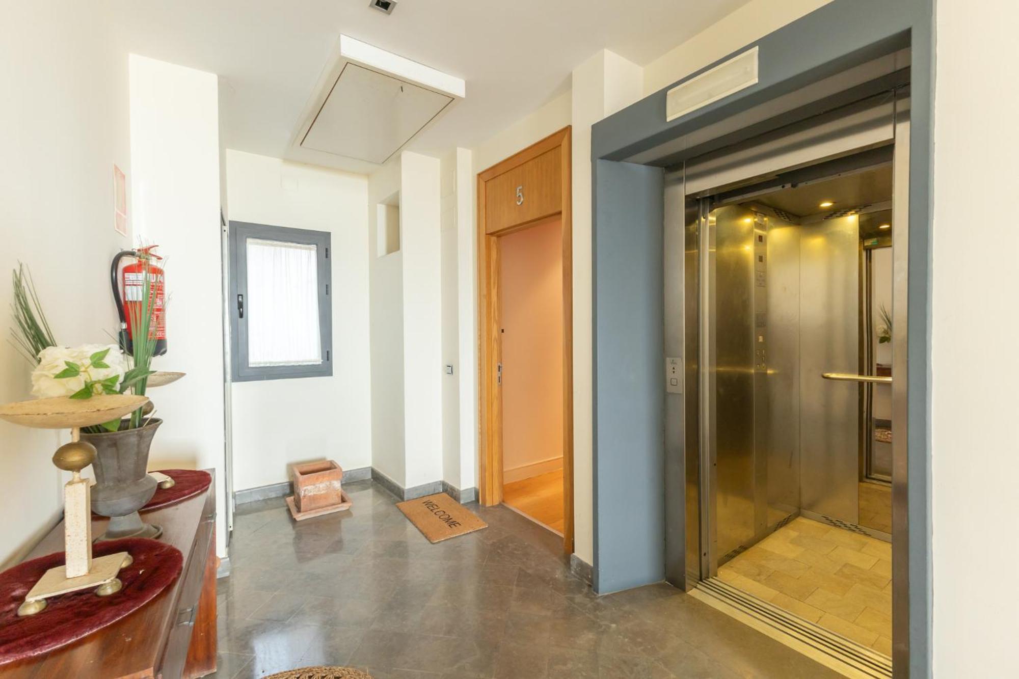 La Maestranza Charming One Or Two Bedrooms Apartments By Ocityzen Sevilla Exterior foto